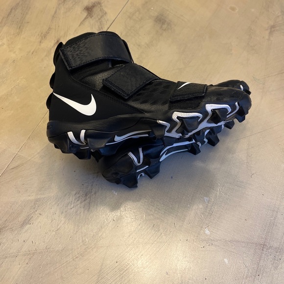 nike kids force savage shark 2